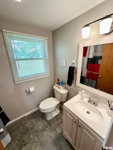 $218,000 | 3 Ivywood Drive, Jacksonville, IL 62650