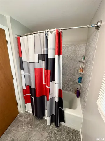 $218,000 | 3 Ivywood Drive, Jacksonville, IL 62650