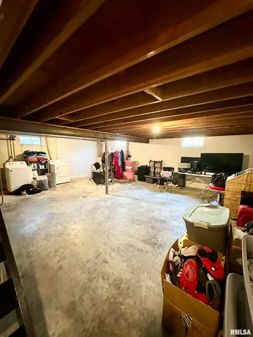 $218,000 | 3 Ivywood Drive, Jacksonville, IL 62650