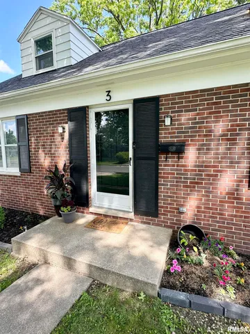 $218,000 | 3 Ivywood Drive, Jacksonville, IL 62650