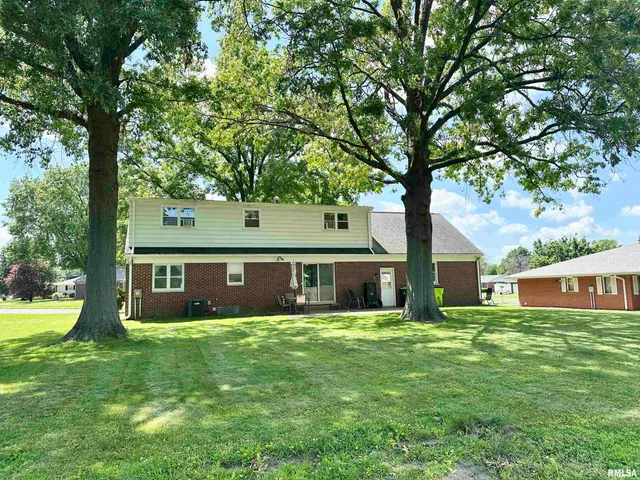 $218,000 | 3 Ivywood Drive, Jacksonville, IL 62650