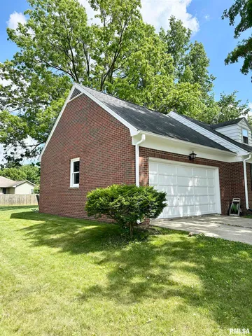 $218,000 | 3 Ivywood Drive, Jacksonville, IL 62650