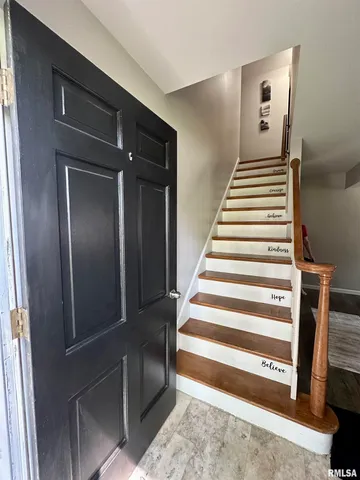 $218,000 | 3 Ivywood Drive, Jacksonville, IL 62650