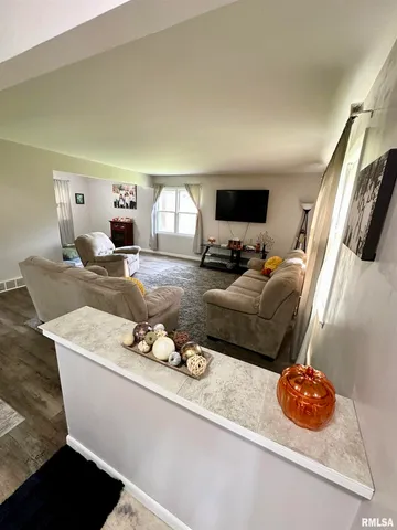 $218,000 | 3 Ivywood Drive, Jacksonville, IL 62650