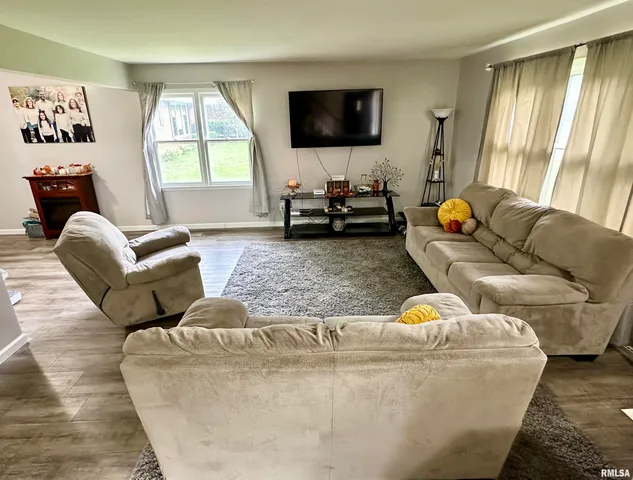 $218,000 | 3 Ivywood Drive, Jacksonville, IL 62650