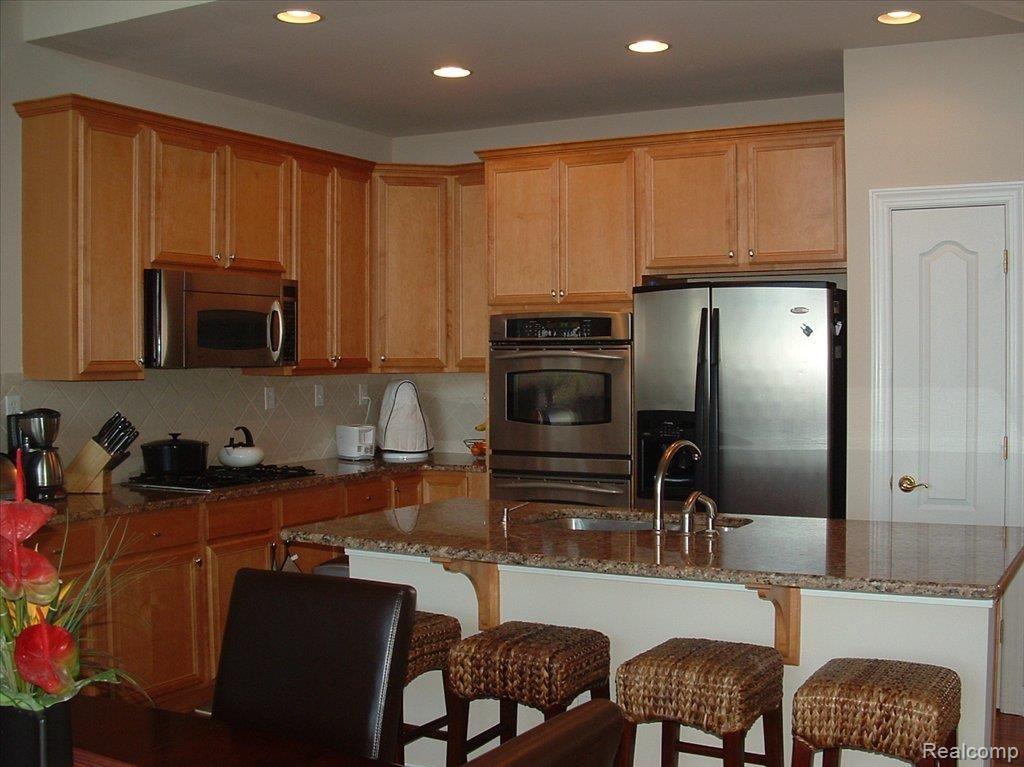 24827 Reeds Pointe Drive, Unit 26 Novi, MI 48374 - Photo 3 of 21 Reeds Pointe 035