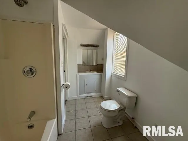 $78,500 | 524 West Hanssler Place, Peoria, IL 61604