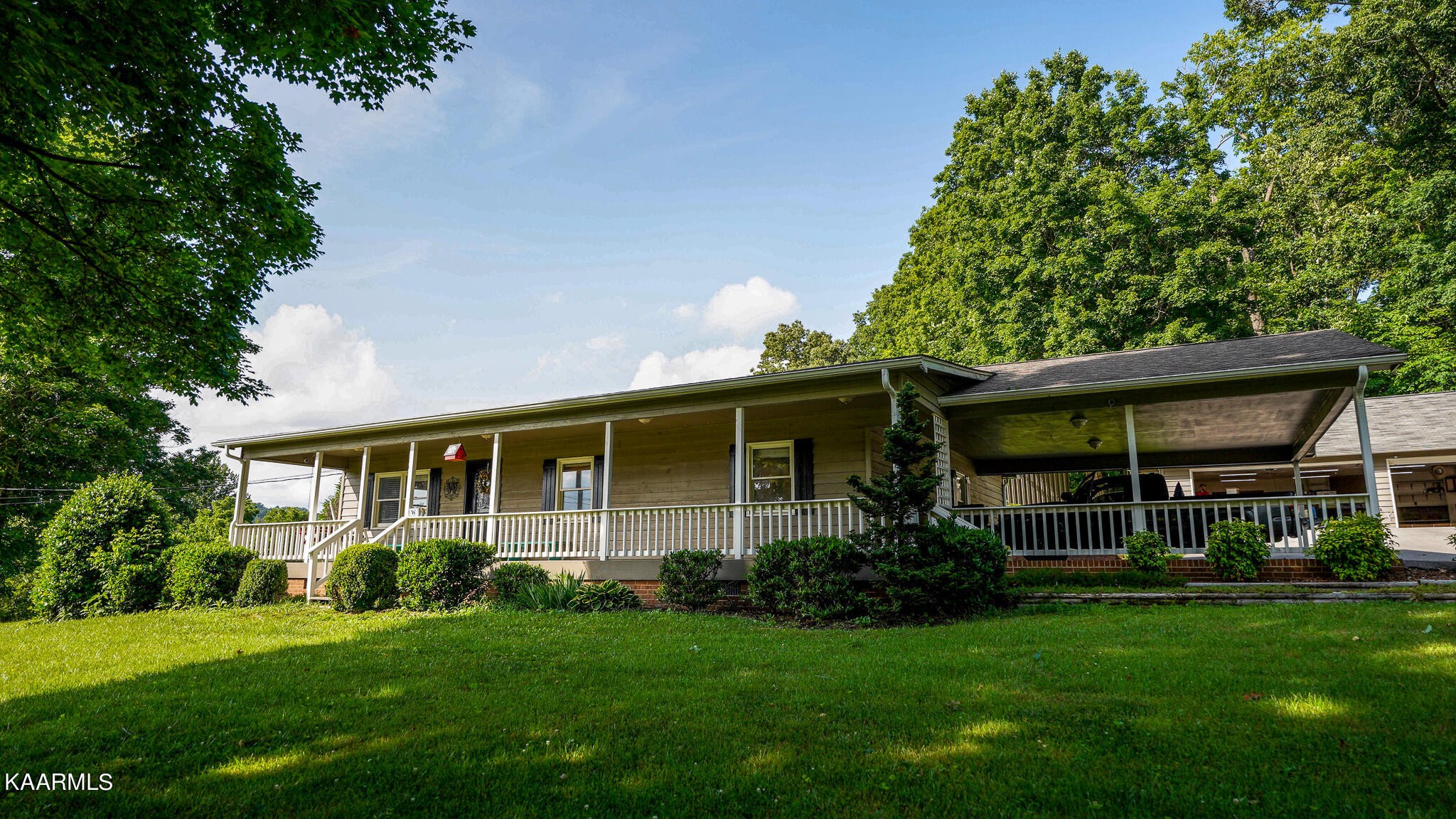 1440 Sulphur Springs Road Clinton, TN 37716 - Photo 2 of 24 a view of an house that has garden