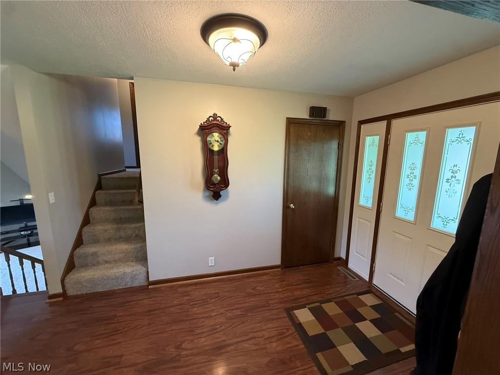 2462 York View Road Southwest New Philadelphia, OH 44663 - Photo 2 of 50