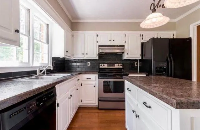 $2,300 | 637 Corbin Lake Court, Sandy Springs, GA 30350