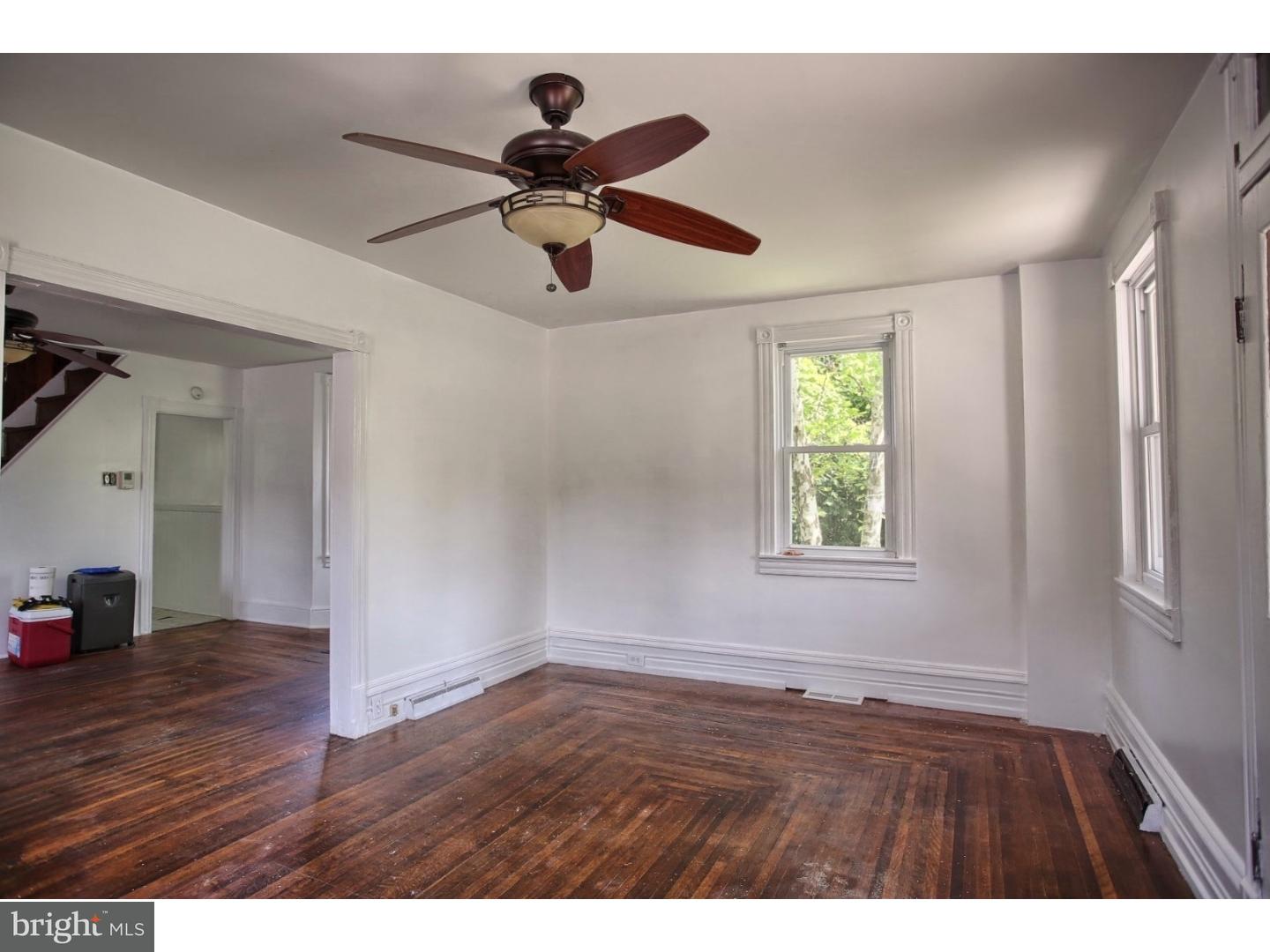 721 Mountain View Road Reading, PA 19607 - Photo 3 of 24