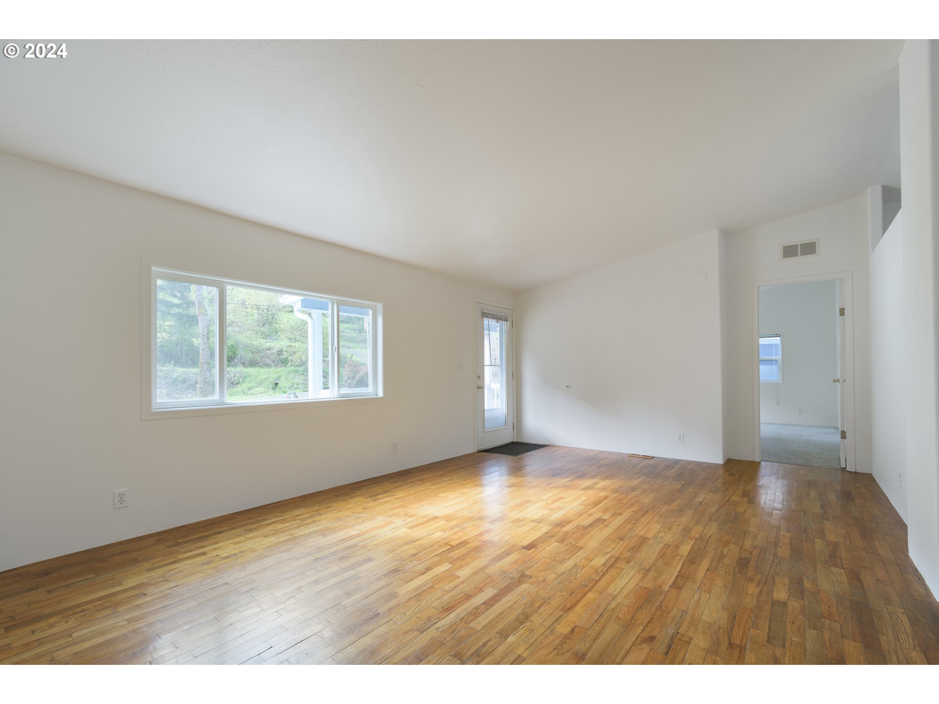 7976 South A Street Springfield, OR 97478 - Photo 3 of 24 Gallery Image 3