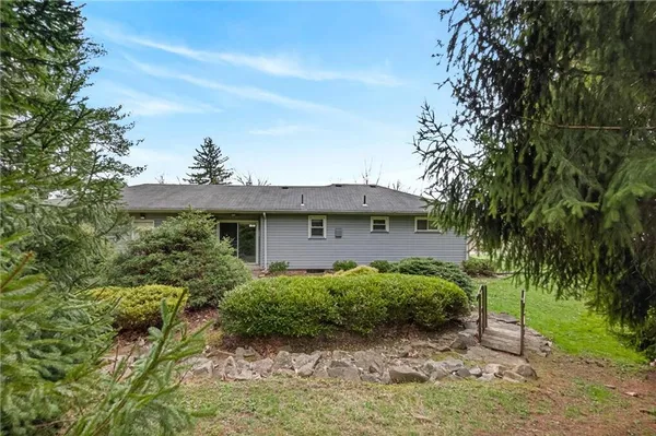 $200,000 | 1461 Lynnwood Drive, Hermitage, PA 16148