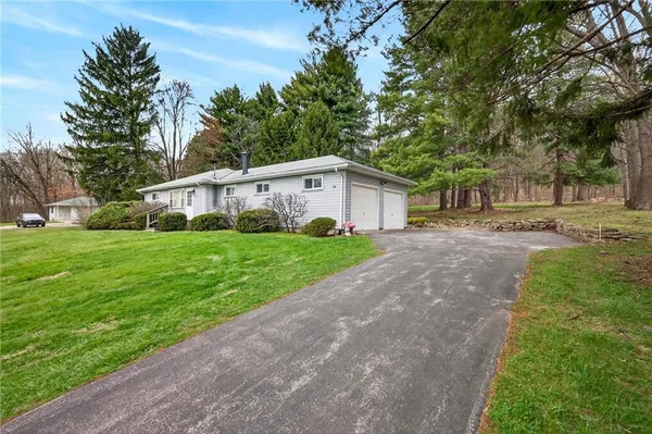 $200,000 | 1461 Lynnwood Drive, Hermitage, PA 16148