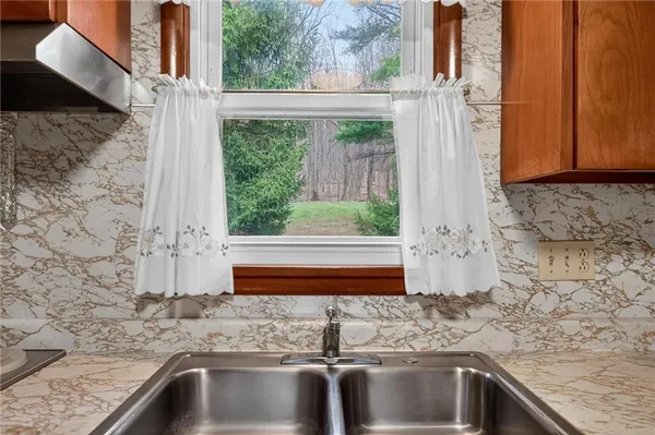 $200,000 | 1461 Lynnwood Drive, Hermitage, PA 16148