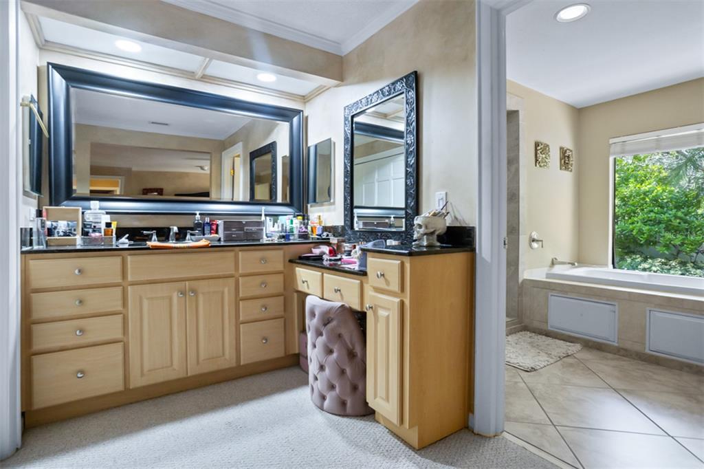 11407 Orilla Del Rio Place Temple Terrace, FL 33617 - Photo 14 of 39 a utility room with cabinets washer and dryer