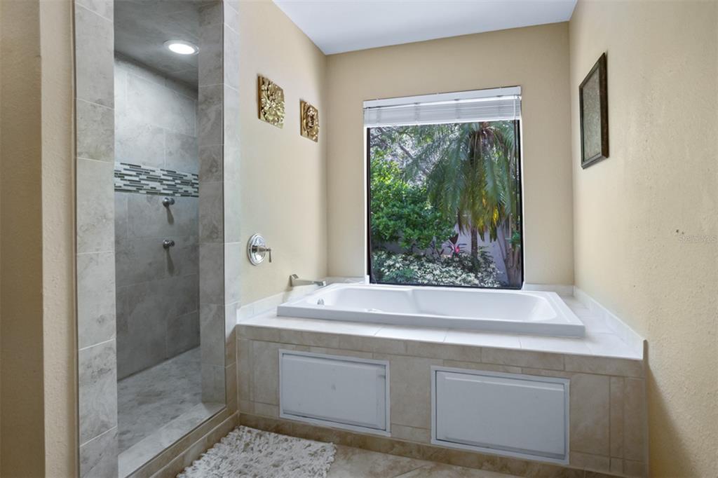 11407 Orilla Del Rio Place Temple Terrace, FL 33617 - Photo 15 of 39 a bathroom with a sink and a bathtub