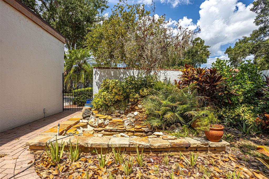 11407 Orilla Del Rio Place Temple Terrace, FL 33617 - Photo 24 of 39 a view of a backyard of the house