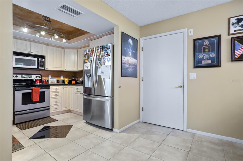 11407 Orilla Del Rio Place Temple Terrace, FL 33617 - Photo 4 of 39 a kitchen with stainless steel appliances granite countertop a refrigerator and a stove top oven