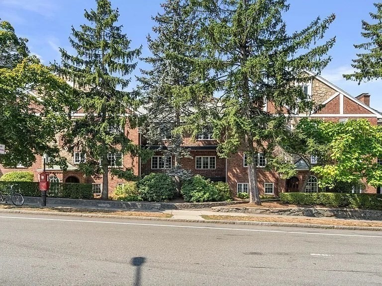 549 Centre Street, Unit 2 Newton, MA 02458 - Photo 19 of 20
