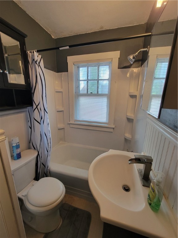 2195 West Center Street Decatur, IL 62526 - Photo 11 of 21 a bathroom with a sink toilet and shower