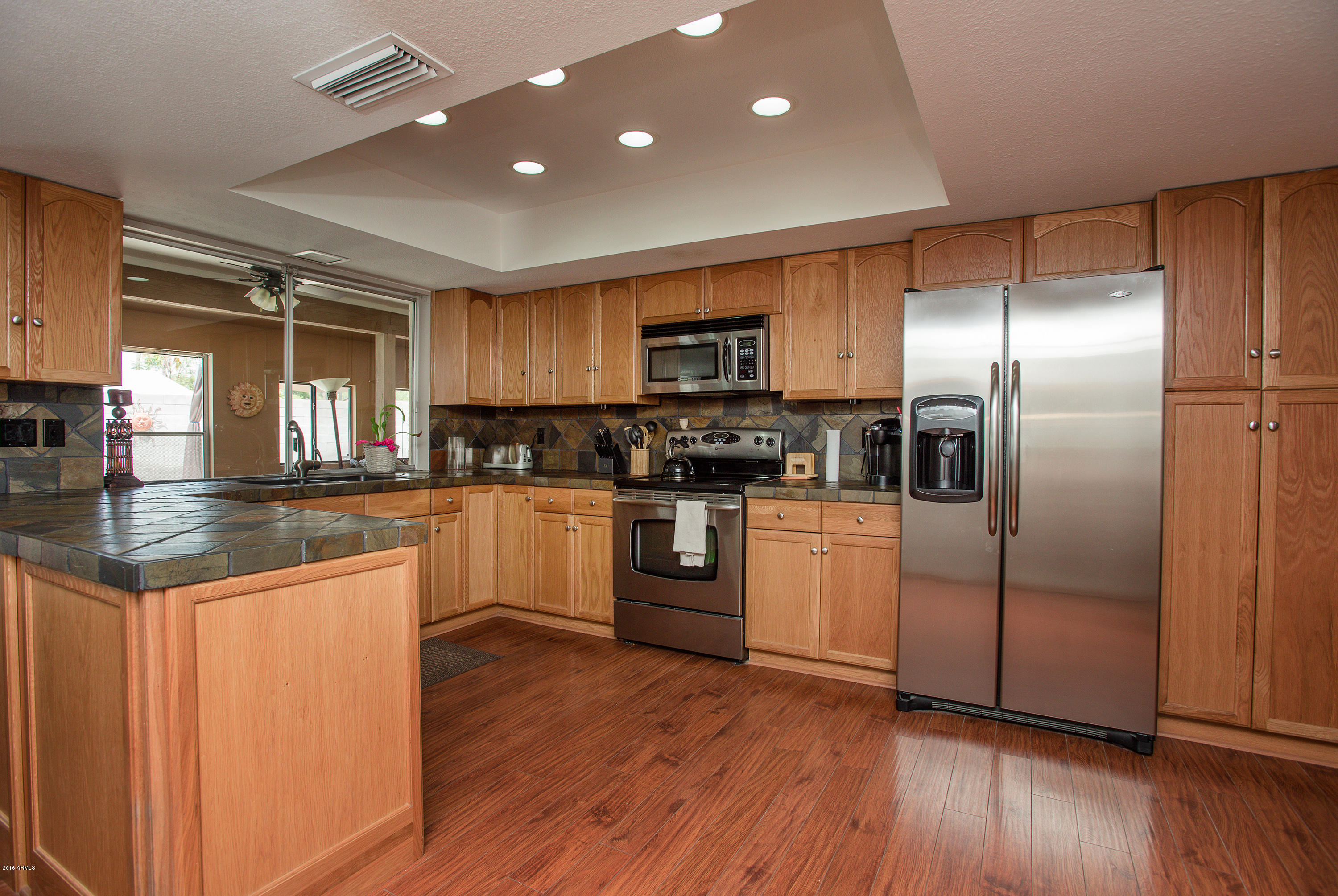 2936 East Cochise Road Phoenix, AZ 85028 - Photo 2 of 21 Kitchen1