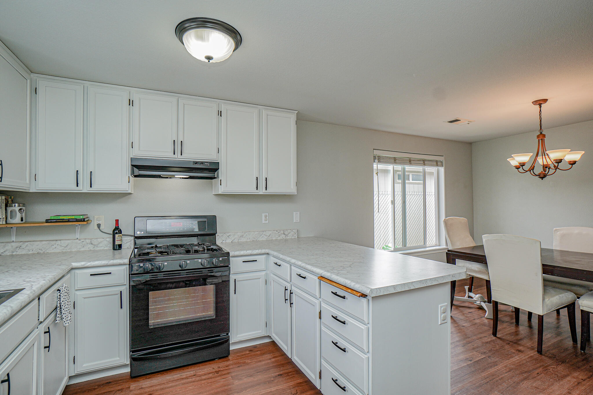 459 Montclair Way Eagle Point, OR 97524 - Photo 6 of 25 DSC07938