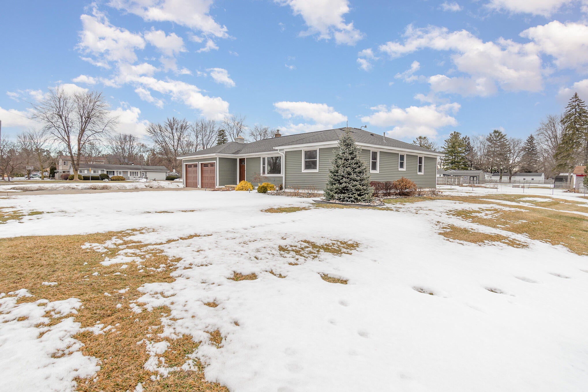 330 North River Road Saginaw, MI 48609 - Photo 2 of 25 Gallery Image 2