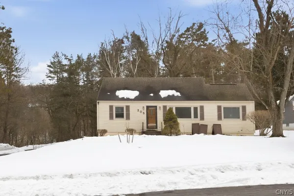 $239,900 | 205 Broadmoor Drive, Camillus, NY 13031