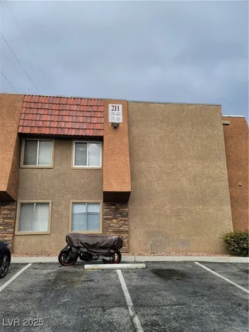 $1,175 | 5121 River Glen Drive, Unit 143, Las Vegas, NV 89103
