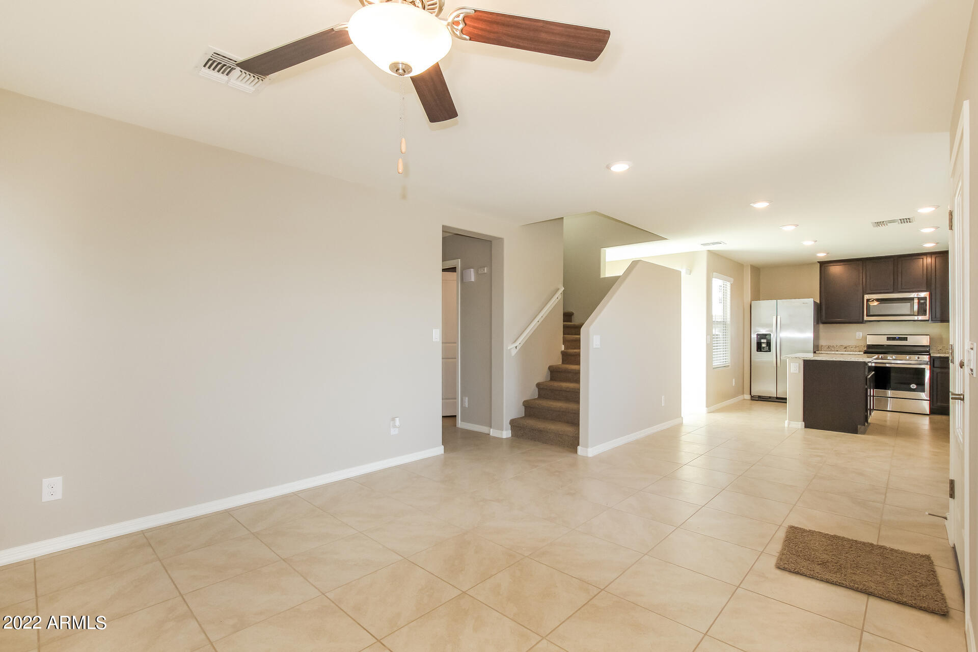 8237 West Odeum Lane Phoenix, AZ 85043 - Photo 3 of 17 004-photo-living-room-7969729