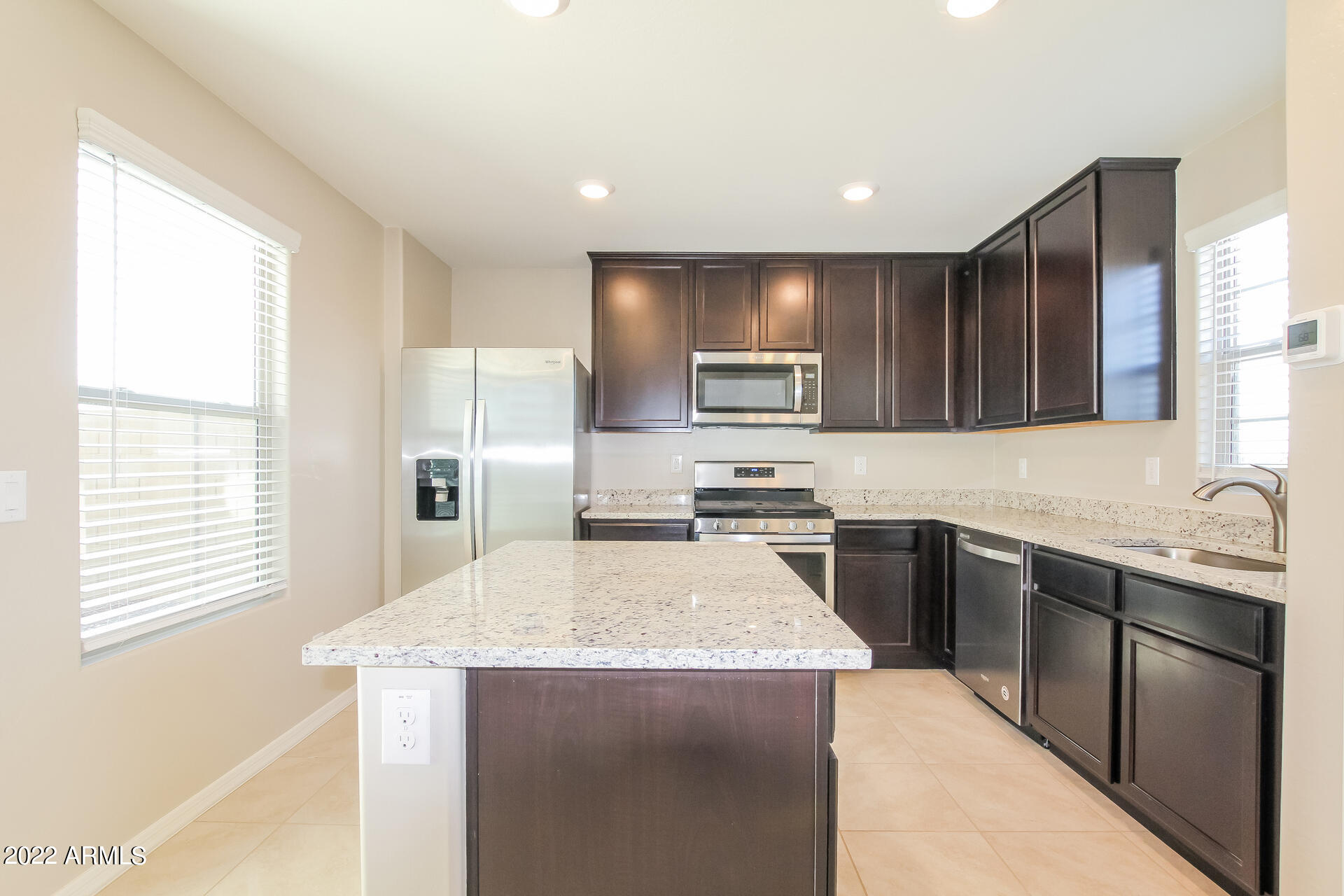 8237 West Odeum Lane Phoenix, AZ 85043 - Photo 4 of 17 005-photo-kitchen-7969723