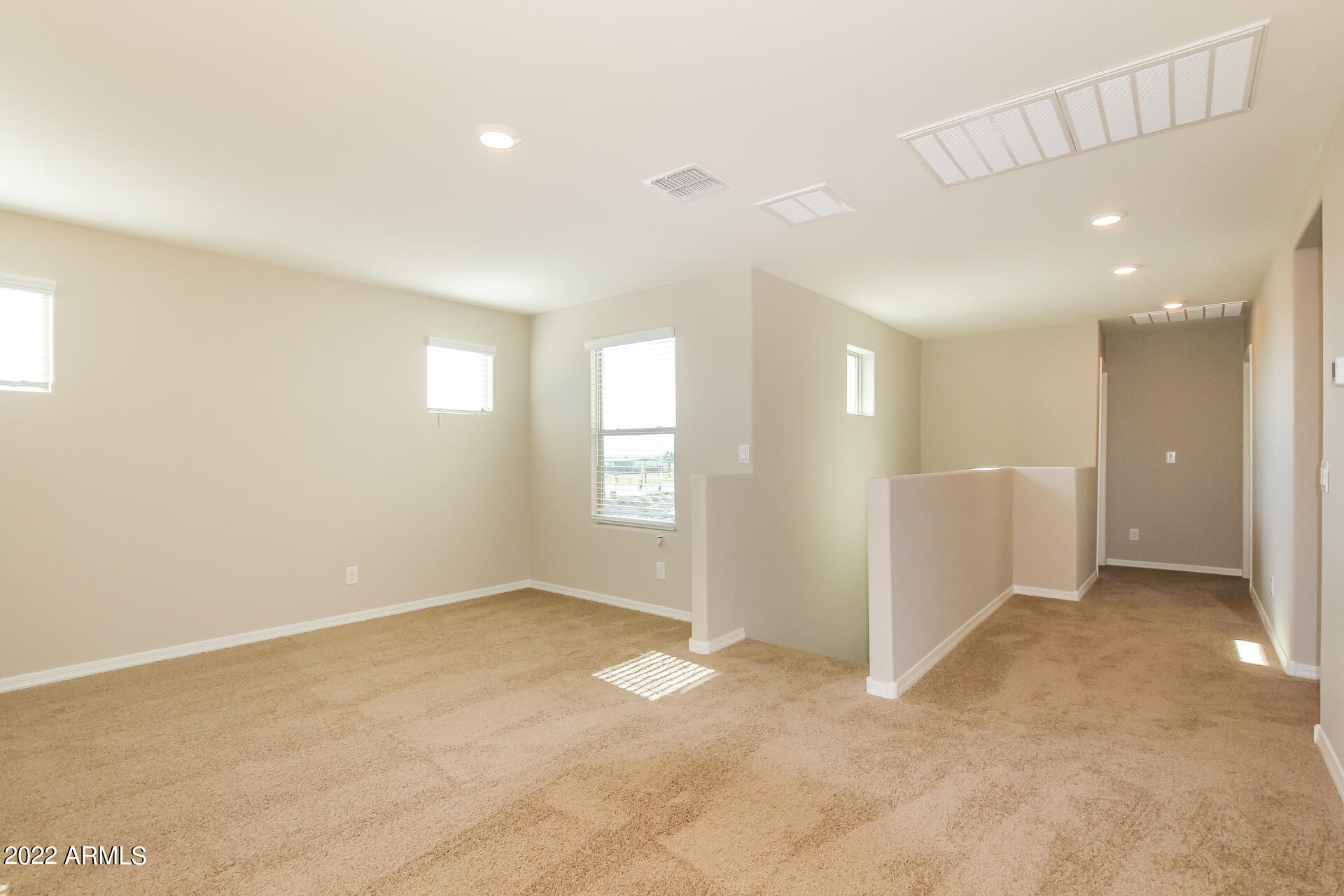 8237 West Odeum Lane Phoenix, AZ 85043 - Photo 6 of 17 007-photo-loft-7969718