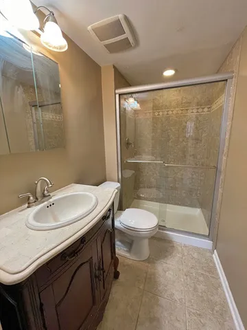 $1,950 | 454 Spring Road, Unit 13, Elmhurst, IL 60126