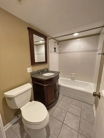 $1,950 | 454 Spring Road, Unit 13, Elmhurst, IL 60126