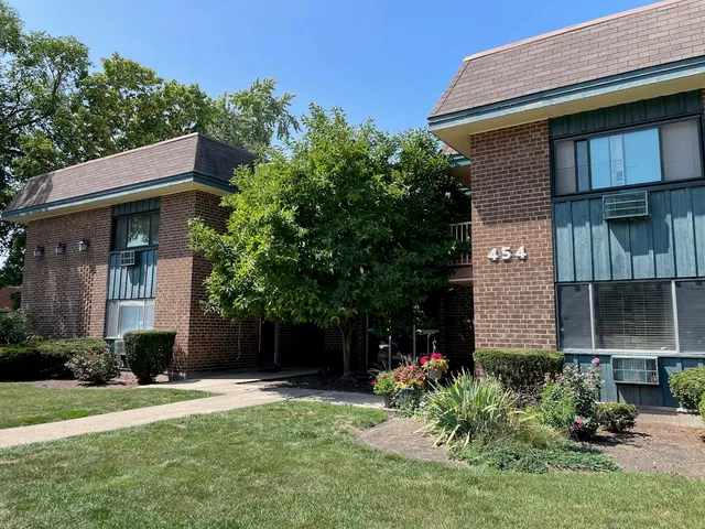 $1,950 | 454 Spring Road, Unit 13, Elmhurst, IL 60126