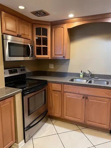 $1,950 | 454 Spring Road, Unit 13, Elmhurst, IL 60126