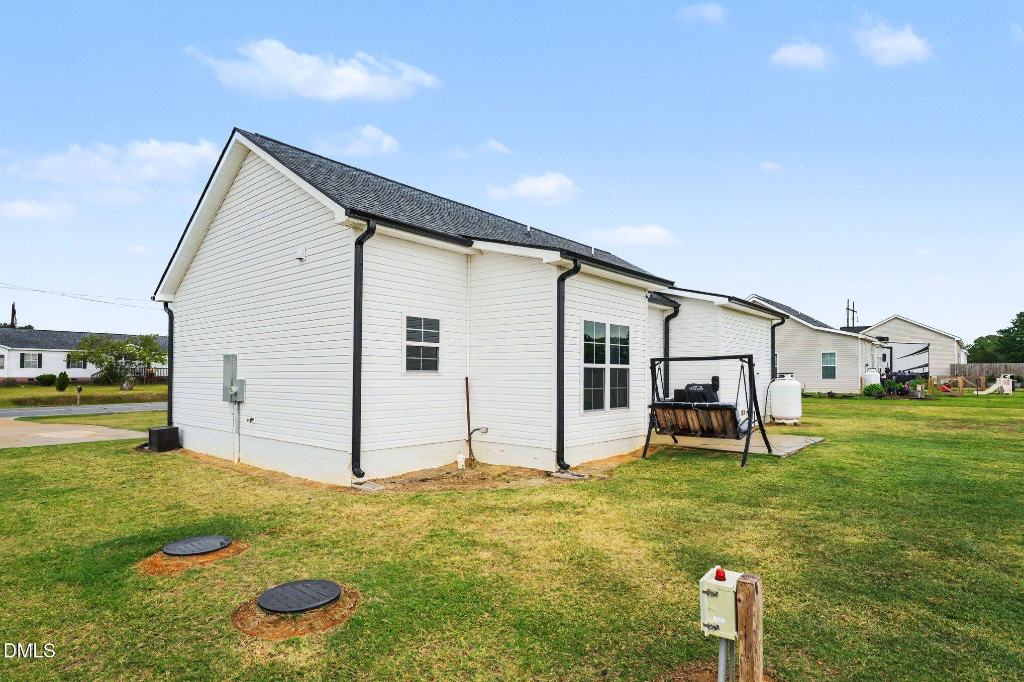 996 Red Hill Church Road Dunn, NC 28334 - Photo 5 of 25 006_file_5985