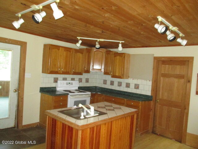 548 County Rte 18 Harrietstown, NY 12945 - Photo 29 of 29 IMG_1989