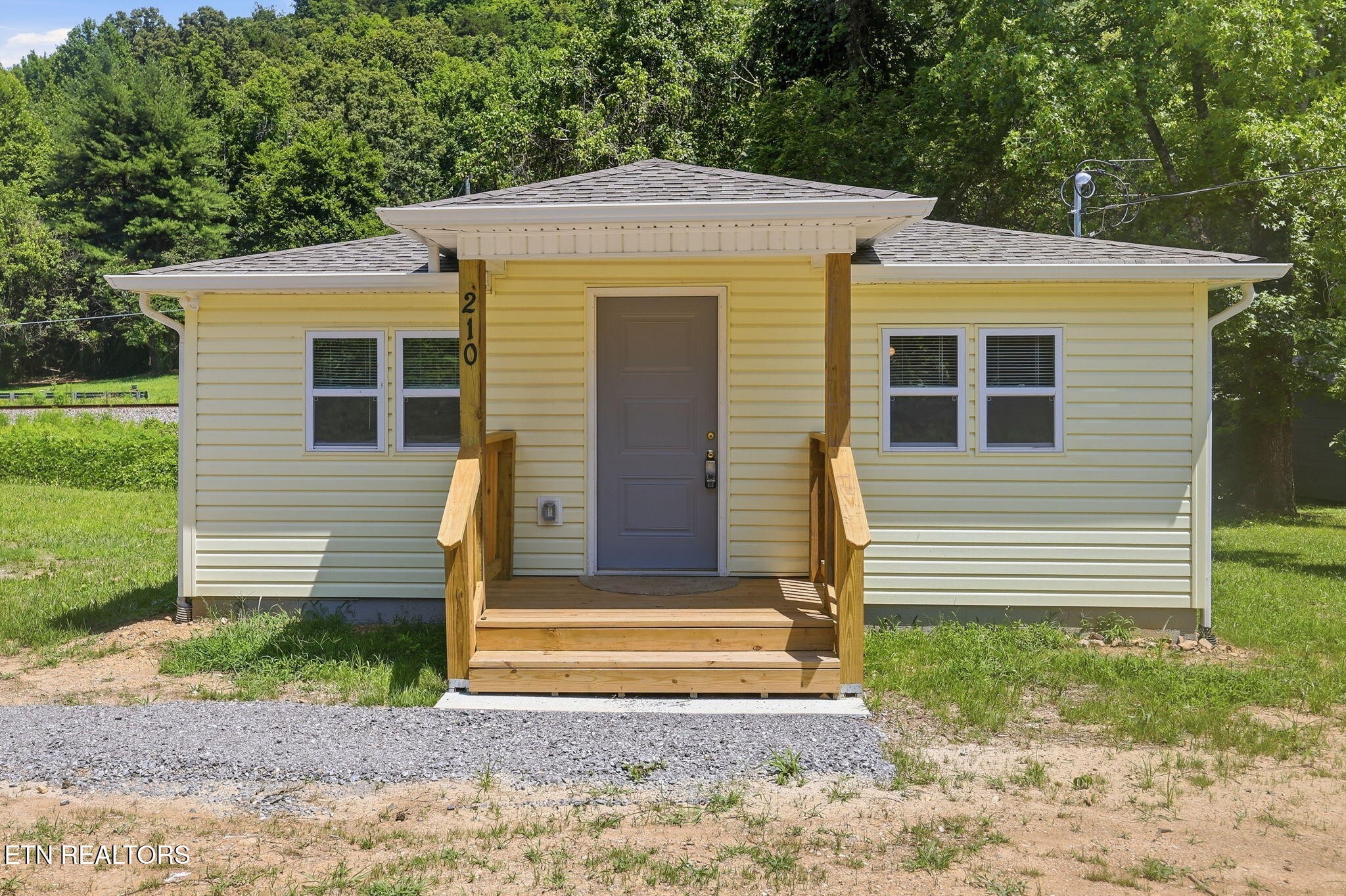 210 East Spring Street Oliver Springs, TN 37840 - Photo 1 of 23