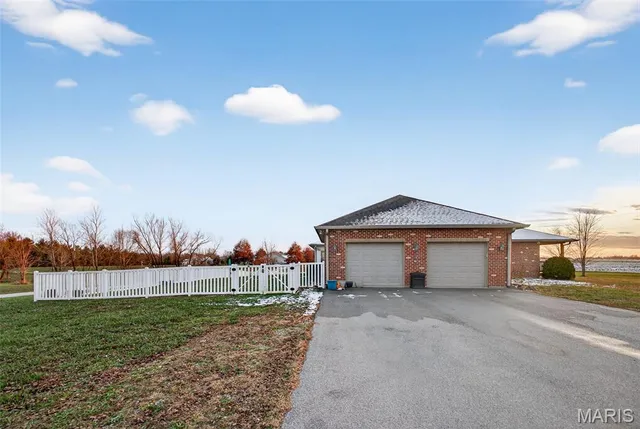 $450,000 | 5410 Lrc Road, Waterloo, IL 62298