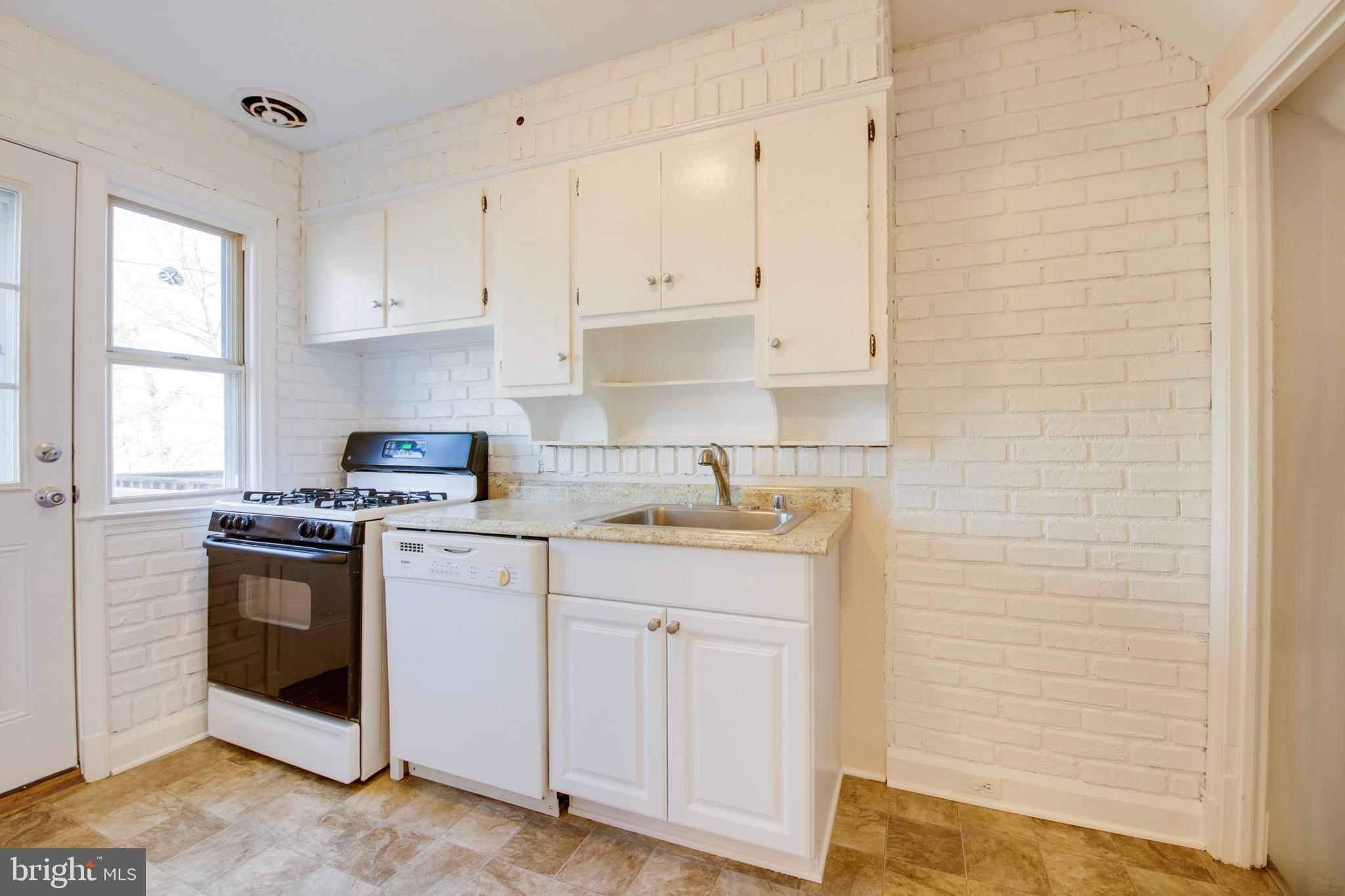 1050 Elm Road Baltimore, MD 21227 - Photo 12 of 32