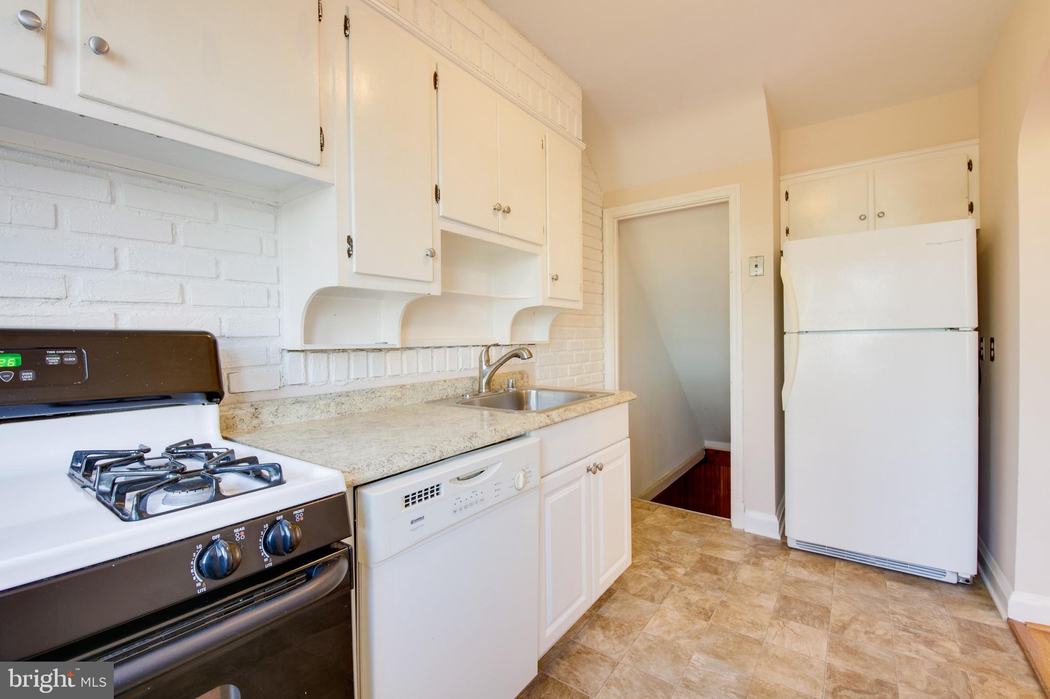 1050 Elm Road Baltimore, MD 21227 - Photo 13 of 32