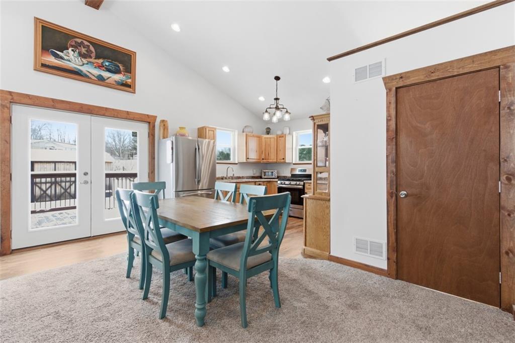2976 Henderson Road Washington, PA 15301 - Photo 36 of 50 a dining room with furniture and window