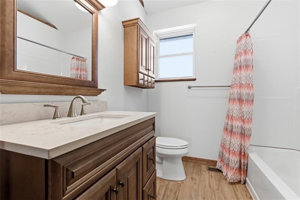 2976 Henderson Road Washington, PA 15301 - Photo 41 of 50 a bathroom with a sink and a mirror