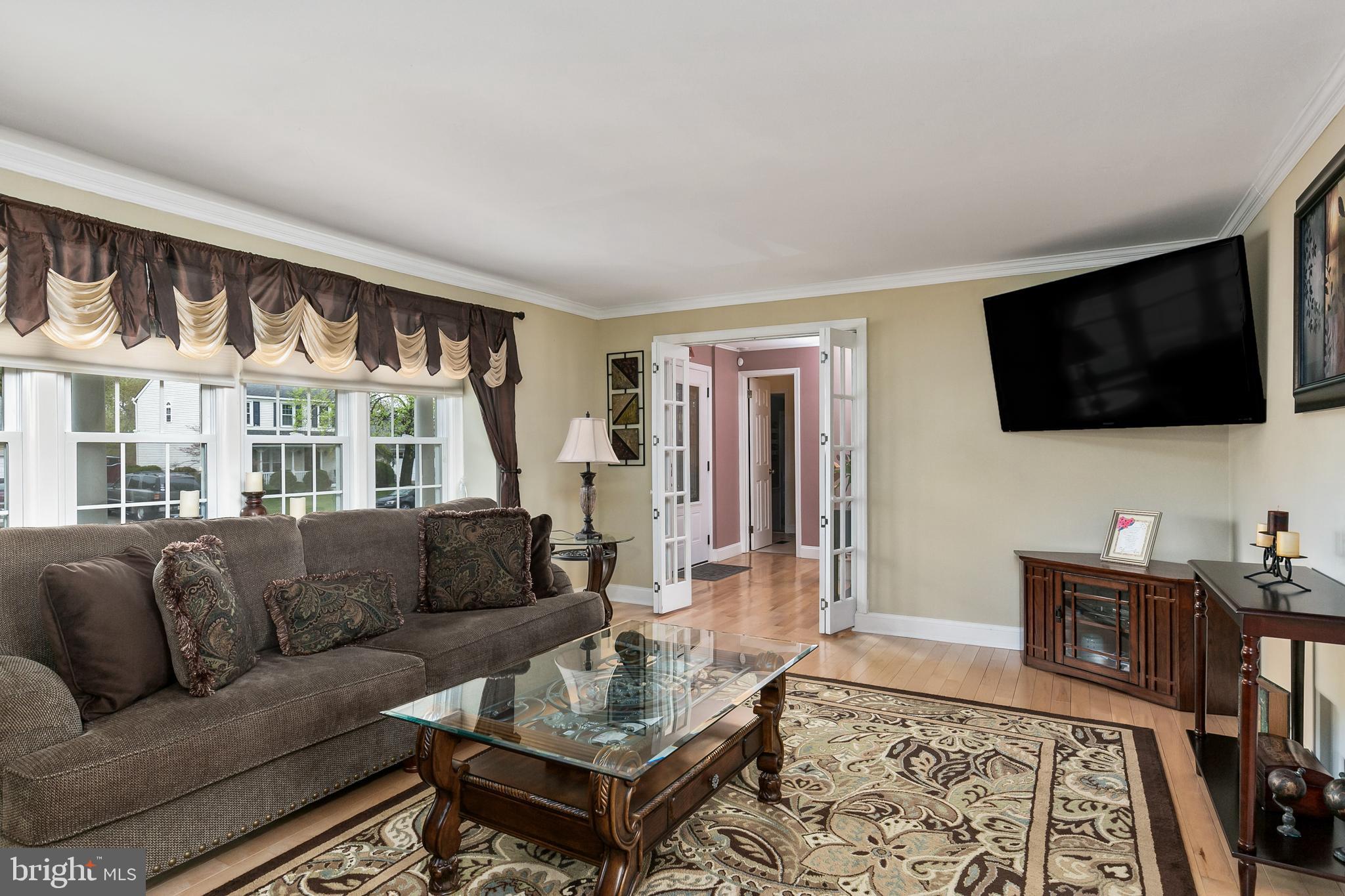141 Red Stone Ridge Delran, NJ 08075 - Photo 16 of 28 Living Room