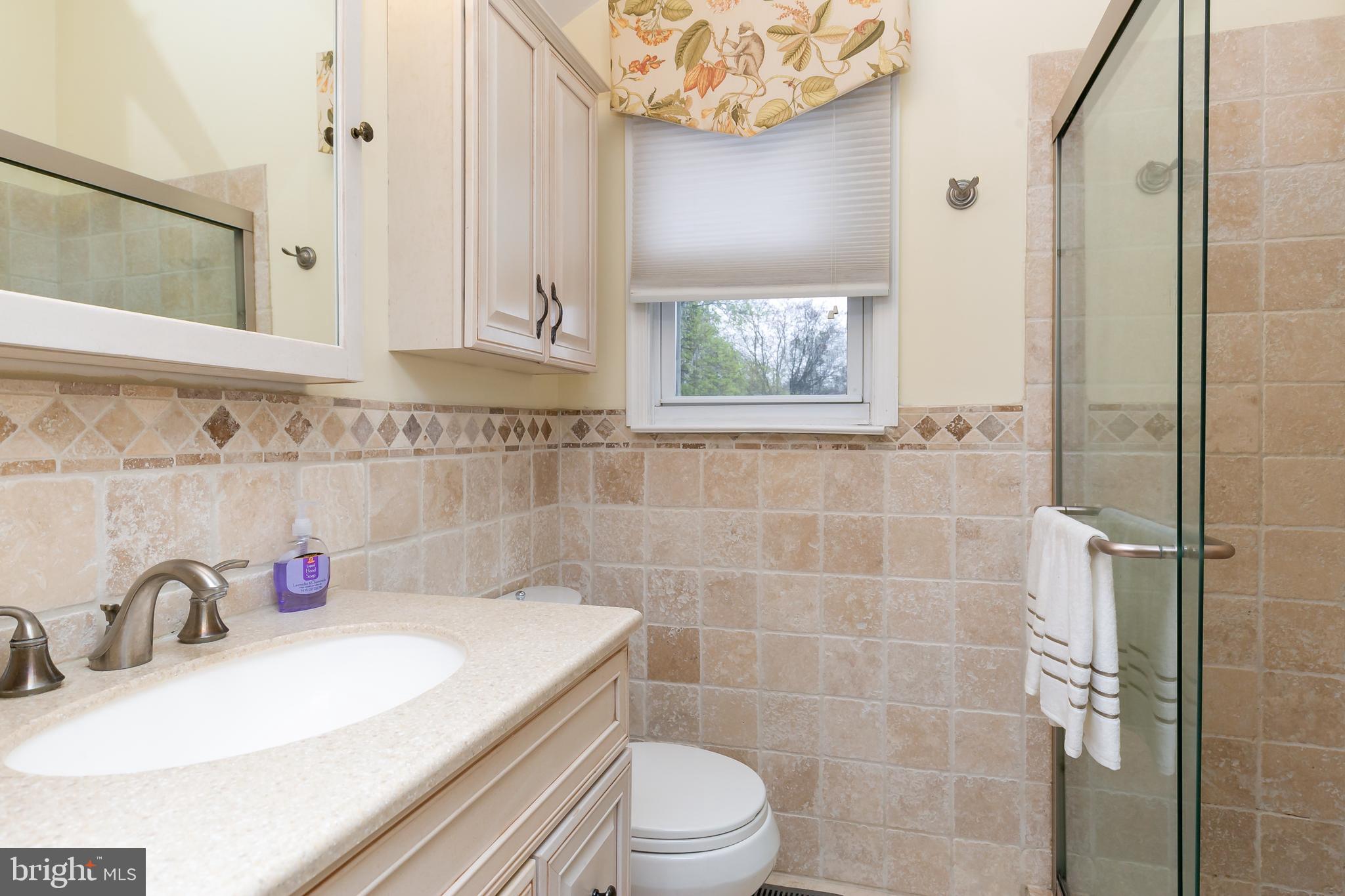 141 Red Stone Ridge Delran, NJ 08075 - Photo 22 of 28 Master Bathroom