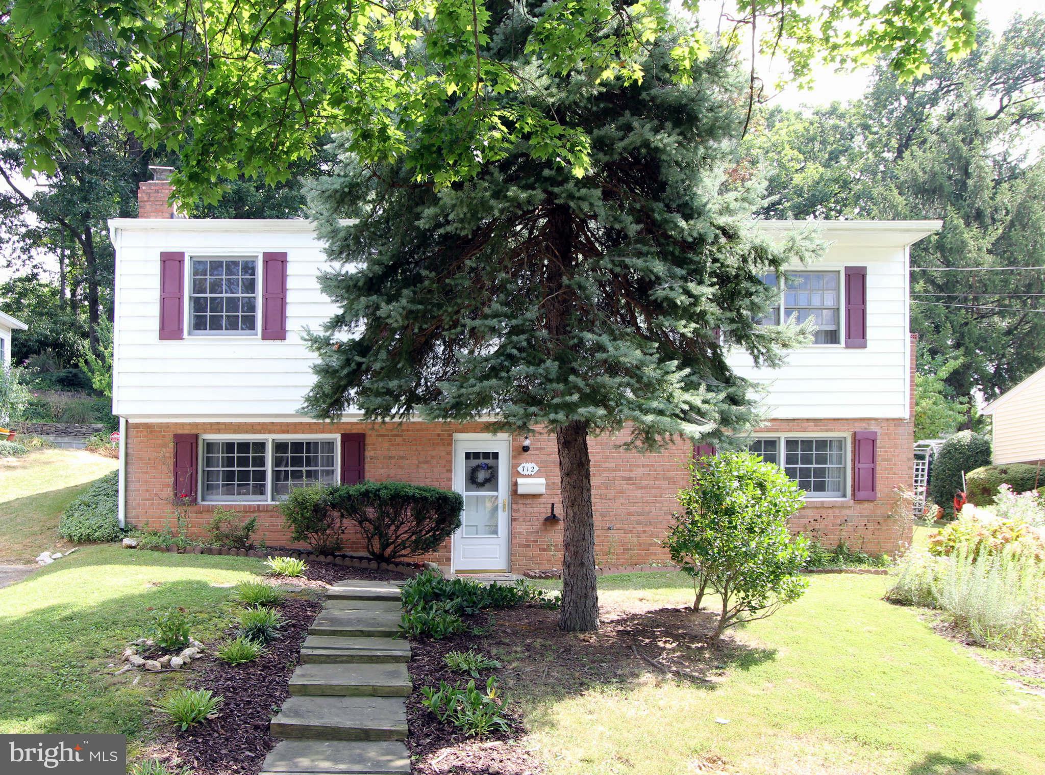 712 Harrington Road Rockville, MD 20852 - Photo 1 of 30 Exterior (Front)