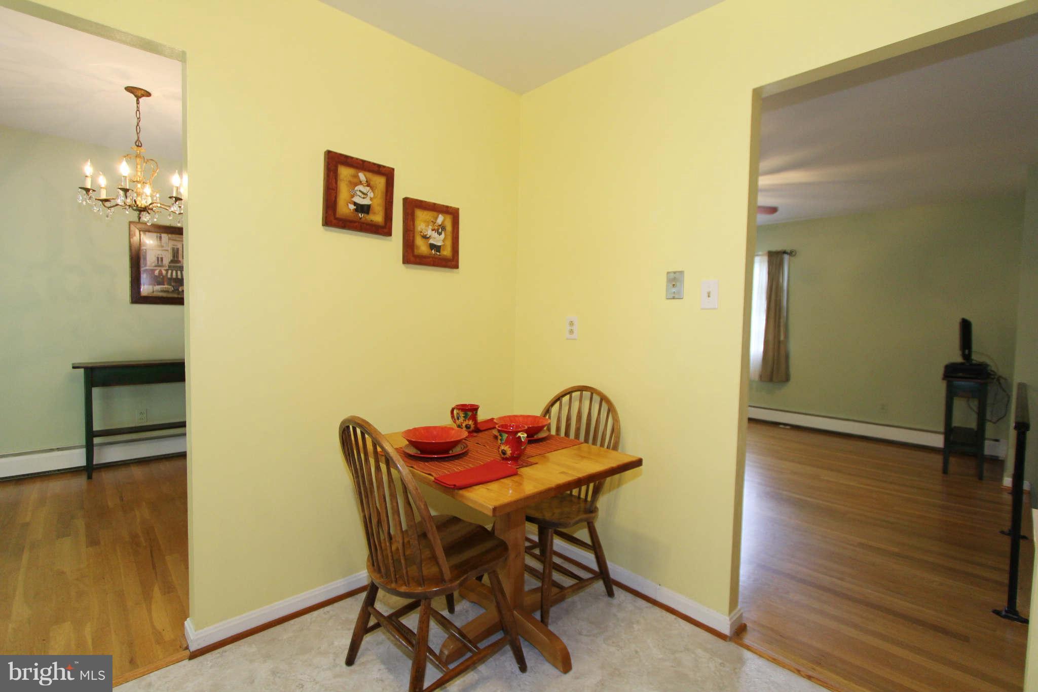 712 Harrington Road Rockville, MD 20852 - Photo 11 of 30 Kitchen Table Space