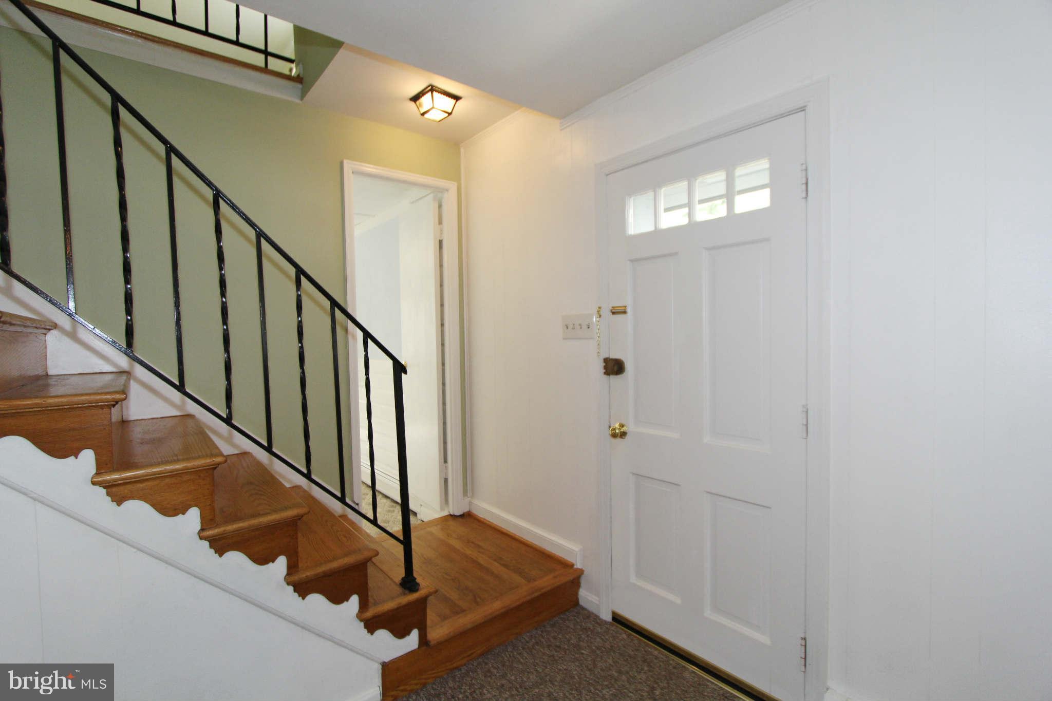 712 Harrington Road Rockville, MD 20852 - Photo 7 of 30 Foyer